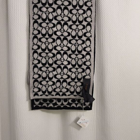 Coach Knit Logo Scarf Women's NWT - Picture 1 of 4